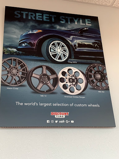 Tire Shop «Discount Tire Store - Brentwood, TN», reviews and photos, 7135 Bakers Bridge Ave, Brentwood, TN 37027, USA