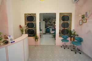 Shivi Beauty Care and Academy image
