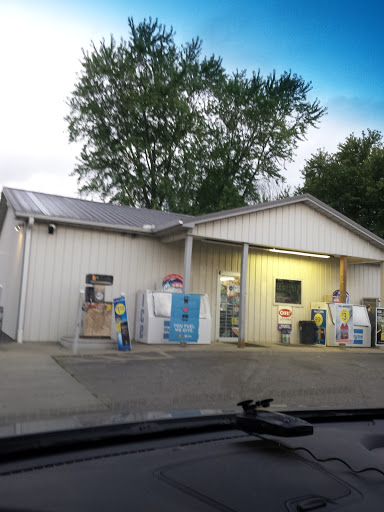 Grocery Store «Oakland Grocery», reviews and photos, 9101 Chillicothe Lancaster Rd SW, Amanda, OH 43102, USA