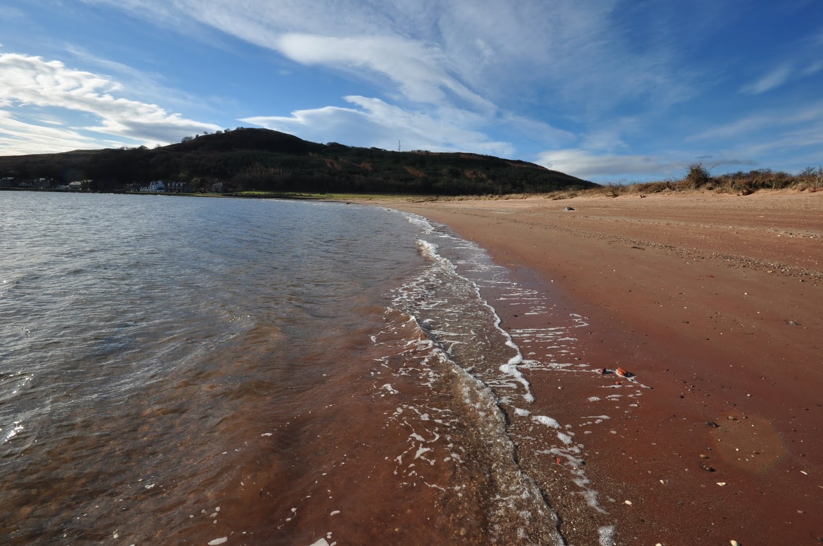 Kilchattan Bay Beach的照片 带有长直海岸