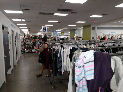 Thrift Store «32nd St & Chandler Goodwill Retail Store & Donation Center», reviews and photos, 15633 S 32nd St, Phoenix, AZ 85048, USA