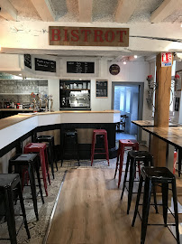 Atmosphère du Restaurant Le Bistrot De La Place à Beaufort-en-Anjou - n°1