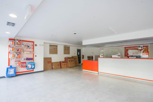 Self-Storage Facility «Public Storage», reviews and photos, 301 Sunny Isles Blvd, Sunny Isles Beach, FL 33160, USA