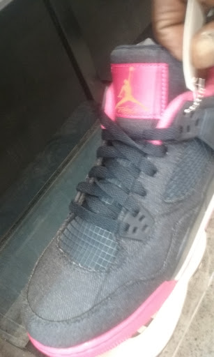 Shoe Store «Footaction», reviews and photos, 3931 7th Street Rd, Louisville, KY 40216, USA