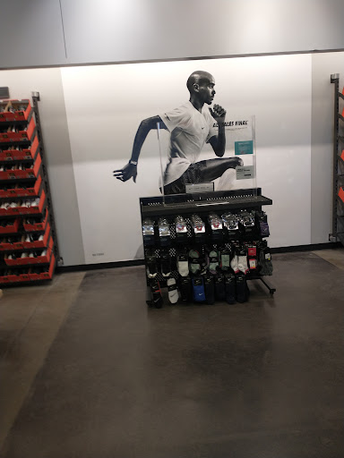Clothing Store «Nike Factory Store», reviews and photos, 243 Tanger Dr Suite 243, Williamsburg, IA 52361, USA