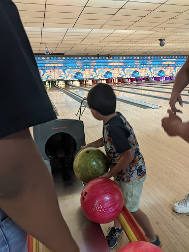 Bowling Alley «Strike & Spare Family Fun Center», reviews and photos, 6220 Shepherdsville Rd, Louisville, KY 40228, USA