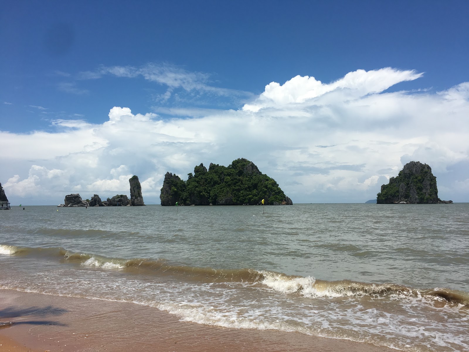 Foto von Gieng Tien Beach mit teilweise sauber Sauberkeitsgrad