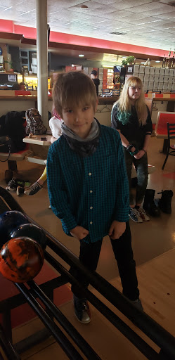 Bowling Alley «Oregon Trail Lanes», reviews and photos, 735 S Columbia River Hwy, St Helens, OR 97051, USA