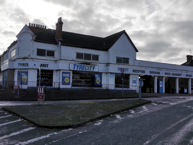 Reviews of Kwik Fit - Swindon - County Road in Swindon - Tire shop
