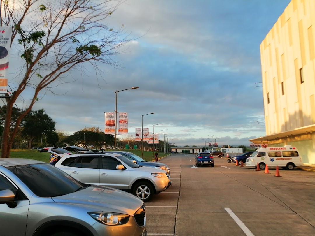 Ayala Malls Solenad 3 - Nuvali Boulevard Parking