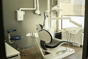 Clinique Dentaire Grande-Allée -Dentiste Brossard image