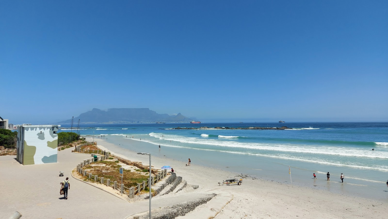 Fotografie cu Big Bay beach cu o suprafață de nisip strălucitor