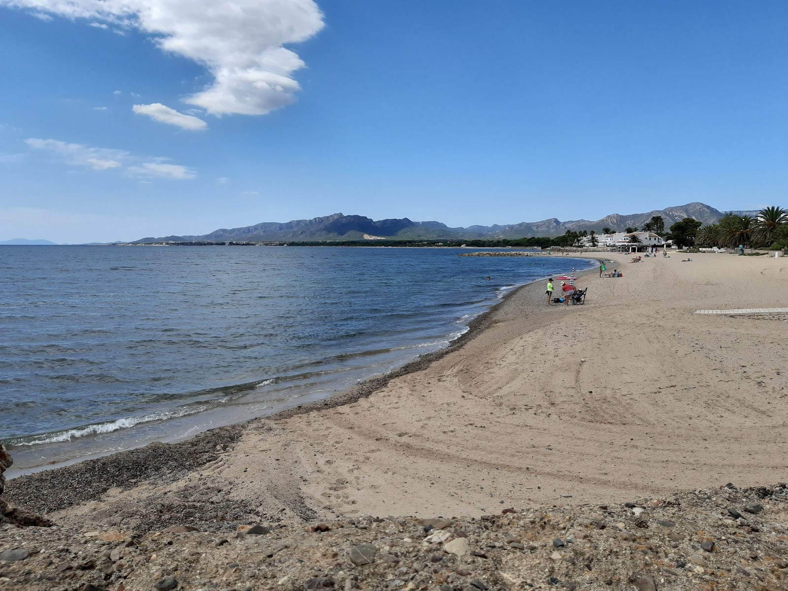 Valokuva Playa de La Pixerotaista. pinnalla vihreä vesi:n kanssa