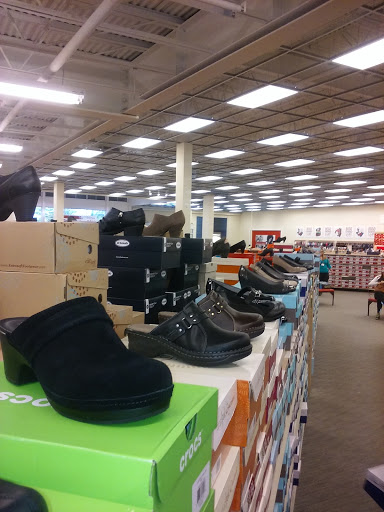 Shoe Store «Famous Footwear», reviews and photos, 1665 Olentangy River Rd, Columbus, OH 43212, USA