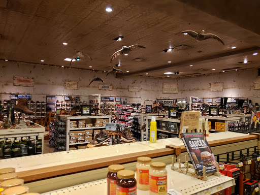 Sporting Goods Store «Bass Pro Shops», reviews and photos, 11550 Lakeridge Pkwy, Ashland, VA 23005, USA