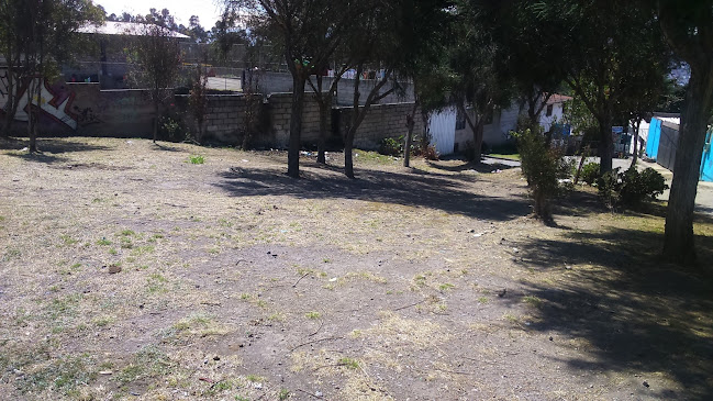 B 2 N85 y Oe6E, Quito 170301