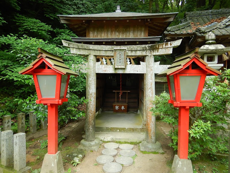 正一位清水稲荷神社(石穴稲荷神社境内末社)