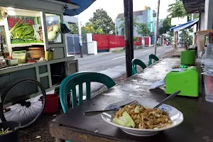 Nasi Goreng & Bakmie Halim Pak Ri image