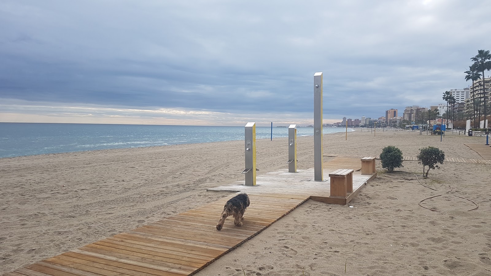 Φωτογραφία του Playa de Carvajal και η εγκατάσταση