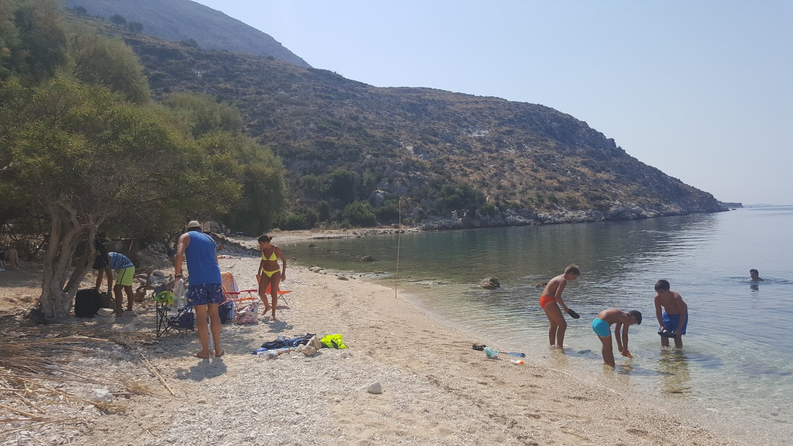 Fotografie cu Kontogourata beach amplasat într-o zonă naturală