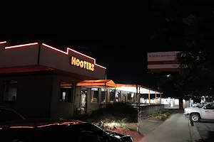 Hooters image