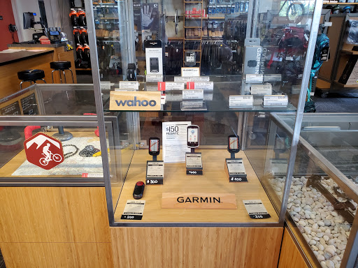 Camping Store «REI», reviews and photos, 15200 Potomac Town Pl #140, Woodbridge, VA 22191, USA