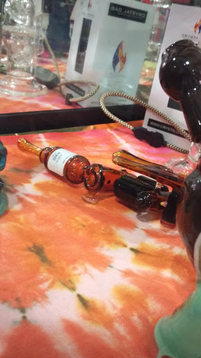 Tobacco Shop «The Glass House», reviews and photos, 536 W Tuscarawas Ave, Barberton, OH 44203, USA