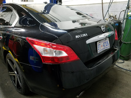 Auto Repair Shop «Hampton Park Auto Body & Repair», reviews and photos, 21 Hampton Park Blvd, Capitol Heights, MD 20743, USA