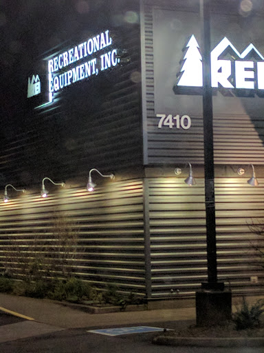 Camping Store «REI», reviews and photos, 7410 SW Bridgeport Rd, Tigard, OR 97224, USA
