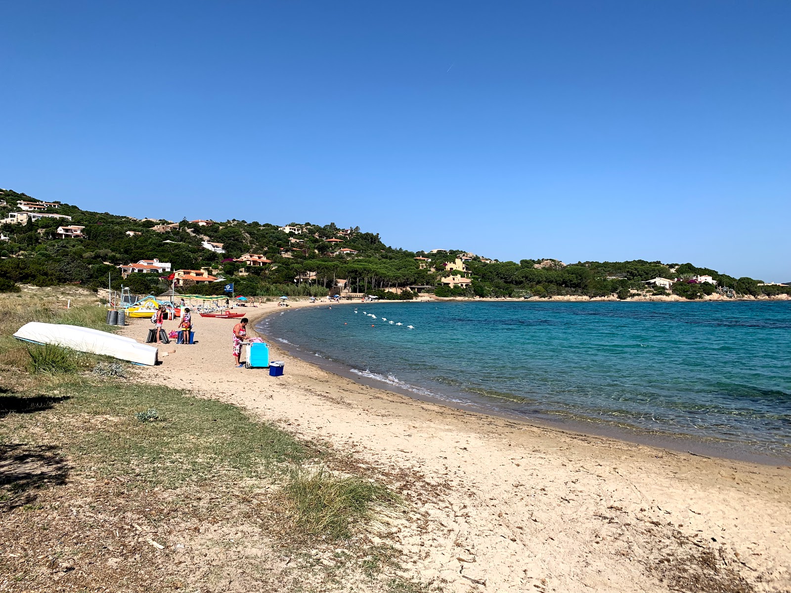 Φωτογραφία του Cala Girgolu και η εγκατάσταση