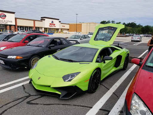 State Liquor Store «NH Liquor & Wine Outlet», reviews and photos, 92 Cluff Crossing Rd, Salem, NH 03079, USA