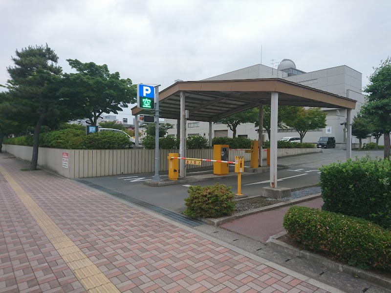 十和田市民文化センター駐車場