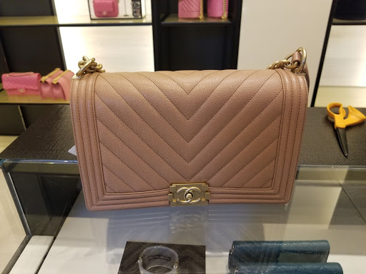 Clothing Store «Chanel Fine Jewelry Boutique», reviews and photos, 400 N Rodeo Dr, Beverly Hills, CA 90210, USA