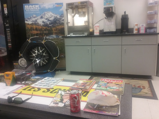 Tire Shop «Les Schwab Tire Center», reviews and photos, 1920 N 1st St, Dixon, CA 95620, USA