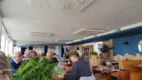 Atmosphère du Restaurant de fruits de mer Le Petit Poucet à Saint-Palais-sur-Mer - n°9