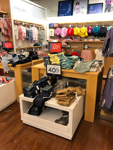 Clothing Store «Gap Outlet», reviews and photos, 100 Premium Outlets Blvd #100, Hagerstown, MD 21740, USA