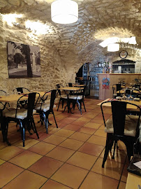 Atmosphère du Restaurant méditerranéen Lou Boqueria - Restaurant & Tapas à Aramon - n°6