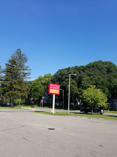 Dollar Store «FAMILY DOLLAR», reviews and photos, 700 E Front St, Buchanan, MI 49107, USA