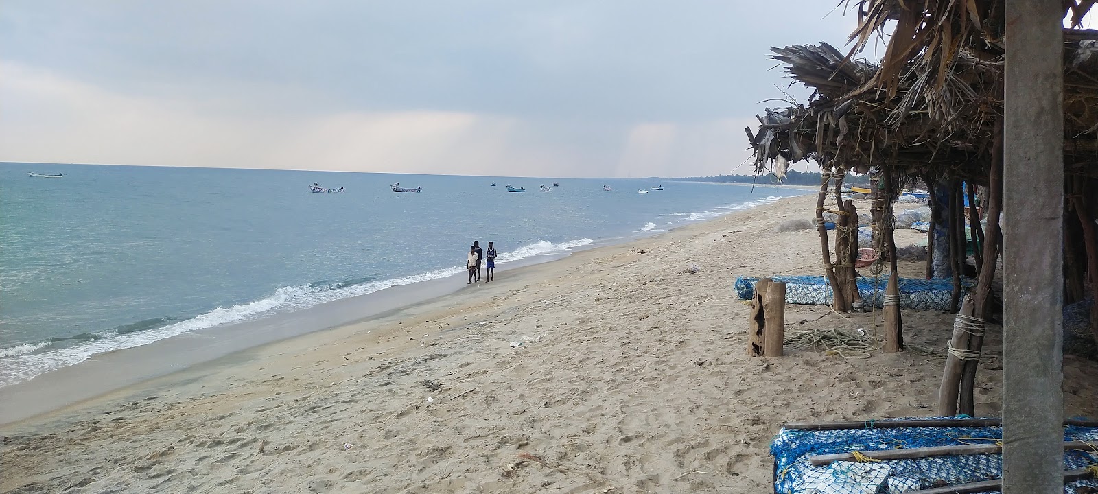 Fotografija Narippaiyur Beach z dolga ravna obala