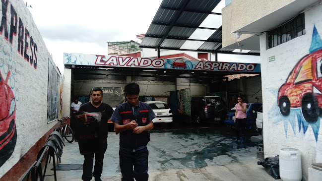 Opiniones de CarWash - Tulcán Lavado Expresa AL PASO en Tulcán - Servicio de lavado de coches