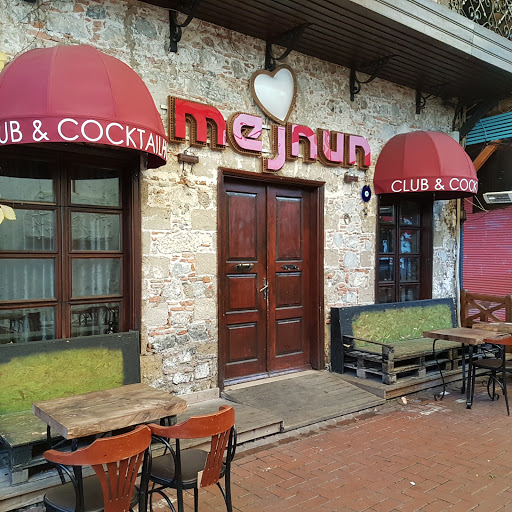 Mejnun Bar