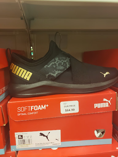 Shoe Store «Shoe Carnival», reviews and photos, 3800 Merle Hay Rd, Des Moines, IA 50310, USA