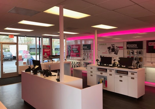 Cell Phone Store «T-Mobile», reviews and photos, 29890 Town Center Loop W Suite F, Wilsonville, OR 97070, USA