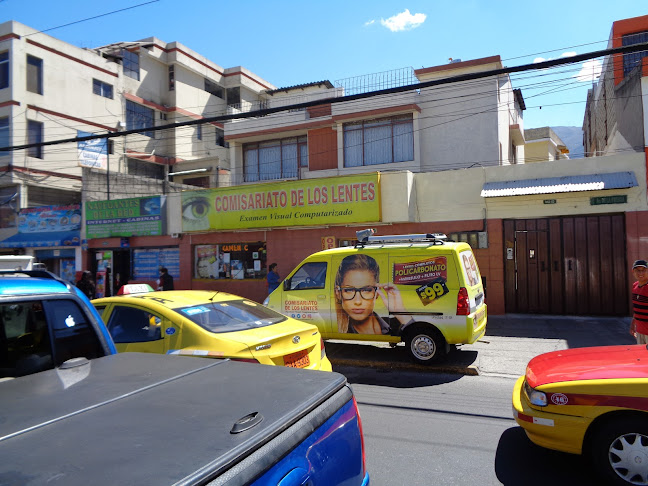 Av la Prensa y Florida Frente a Parada sur-norte metrobus, Quito 170511, Ecuador