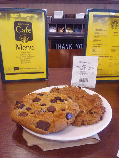 Book Store «Barnes & Noble Booksellers El Paso/Fountains at Farah», reviews and photos, 8889 Gateway Blvd W #120, El Paso, TX 79925, USA