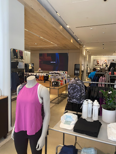 Sportswear Store «lululemon», reviews and photos, 334 Santana Row #1035, San Jose, CA 95128, USA