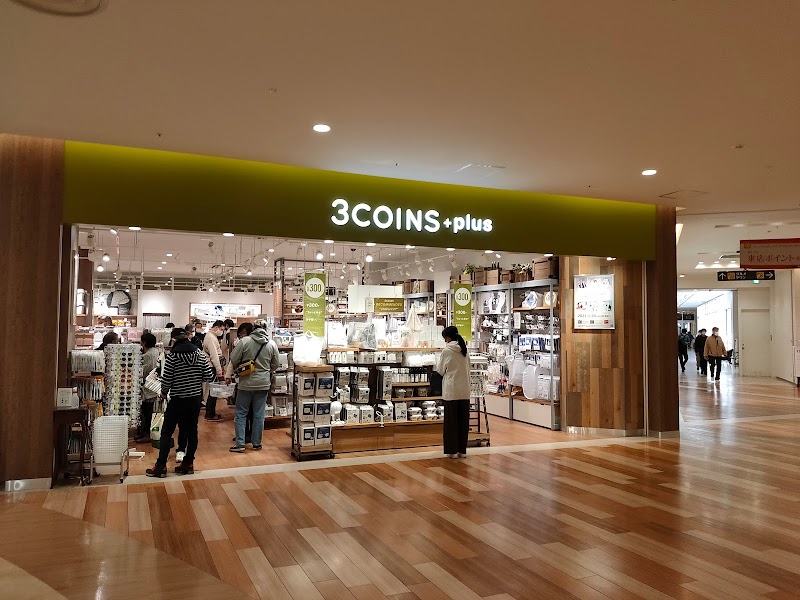 3COINS+plusトレッサ横浜店