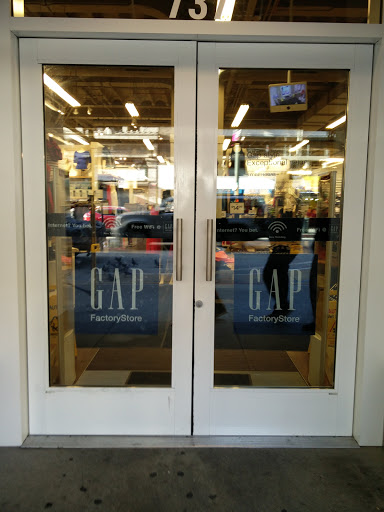Clothing Store «Gap Factory Store», reviews and photos, 741 S Broadway, Los Angeles, CA 90014, USA