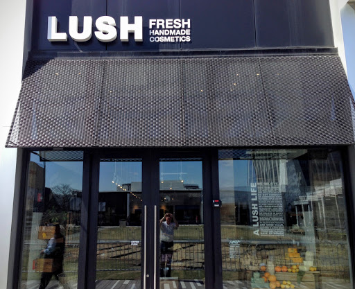 Cosmetics Store «LUSH Fresh Handmade Cosmetics», reviews and photos, 51 Oakbrook Center, Oak Brook, IL 60523, USA