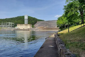 Blakely Mountain Dam image